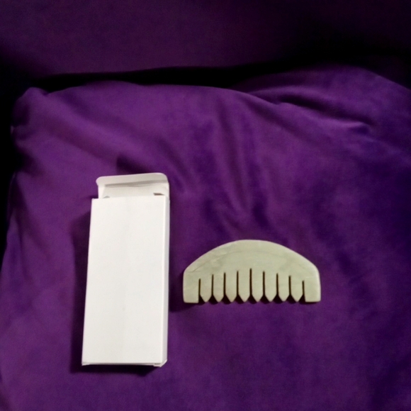 Authentic jade hair comb. Nwt! HOLIDAY SALE 15 - Picture 1 of 4